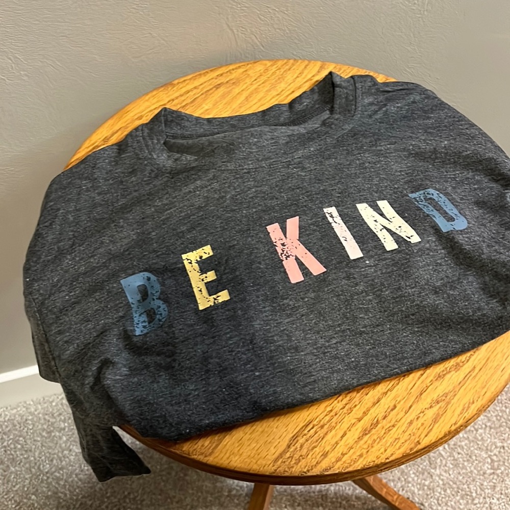 New BE KIND T-shirt Size Large - super soft!